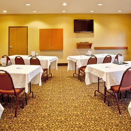 Holiday Inn Express Hotel & Suites Sheldon By Ihg Bagian luar foto