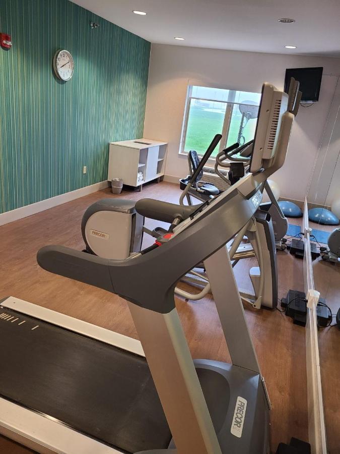 Holiday Inn Express Hotel & Suites Sheldon By Ihg Bagian luar foto