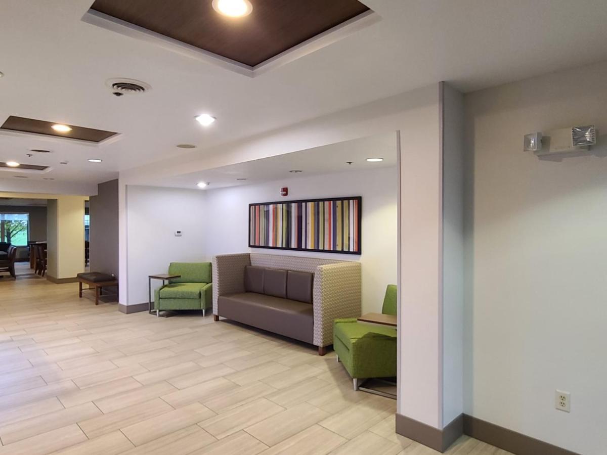 Holiday Inn Express Hotel & Suites Sheldon By Ihg Bagian luar foto
