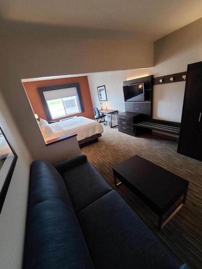 Holiday Inn Express Hotel & Suites Sheldon By Ihg Bagian luar foto