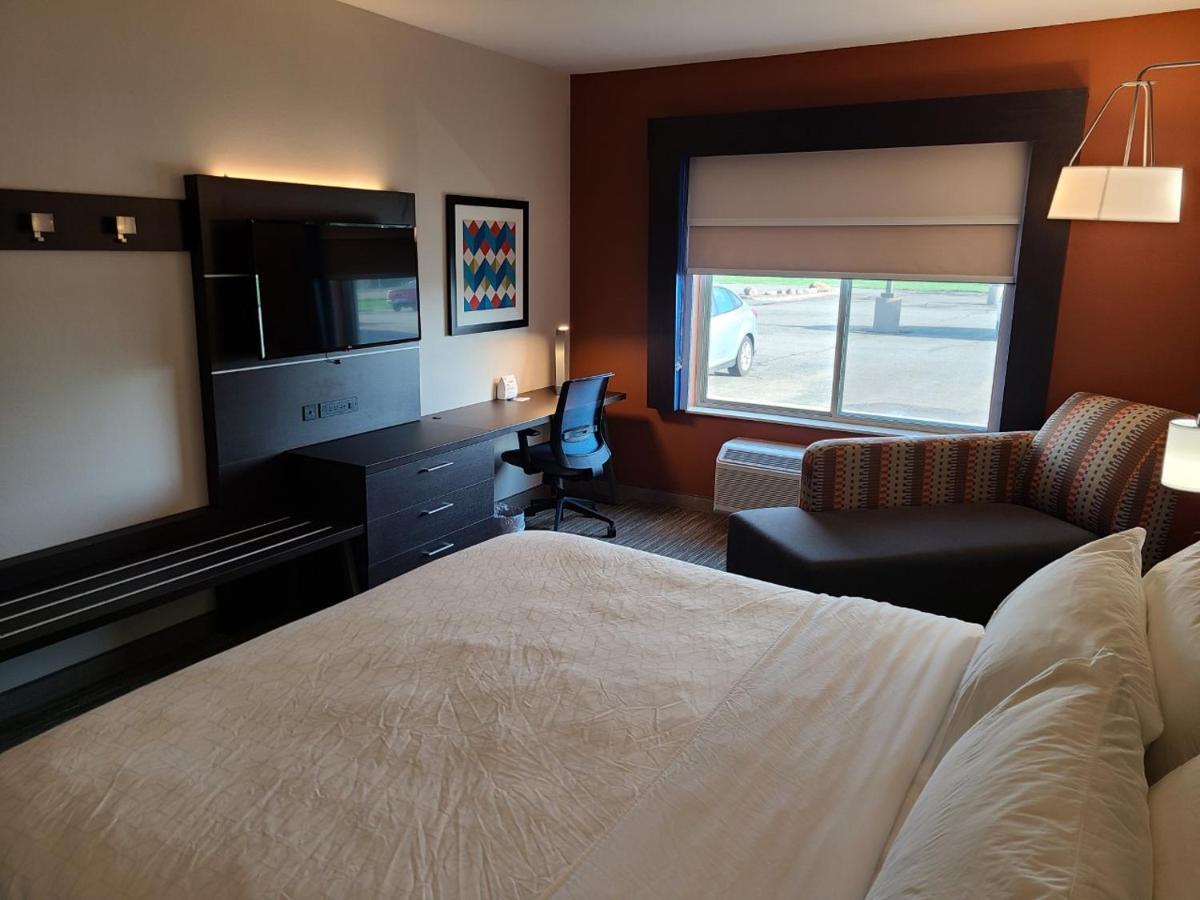 Holiday Inn Express Hotel & Suites Sheldon By Ihg Bagian luar foto