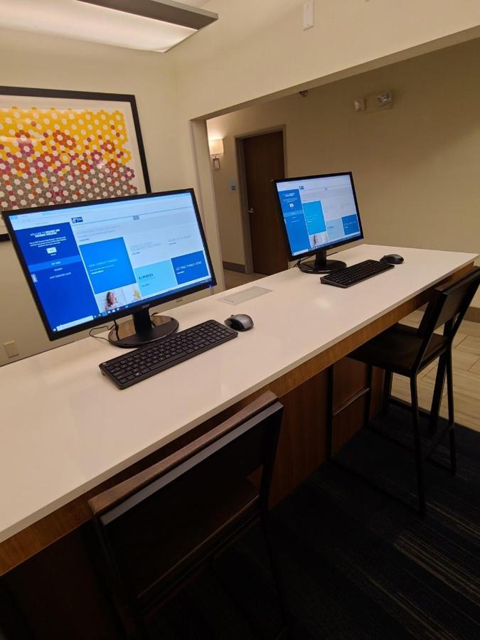 Holiday Inn Express Hotel & Suites Sheldon By Ihg Bagian luar foto