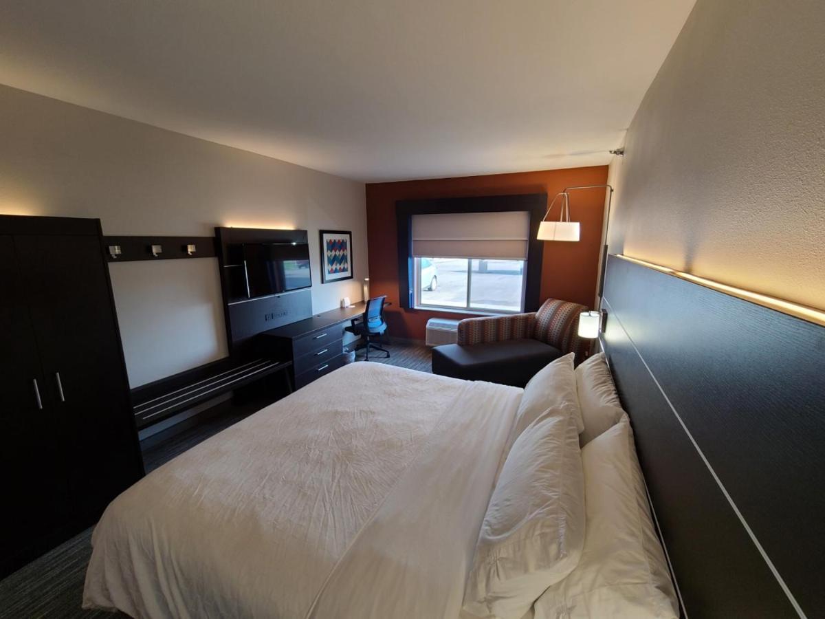 Holiday Inn Express Hotel & Suites Sheldon By Ihg Bagian luar foto