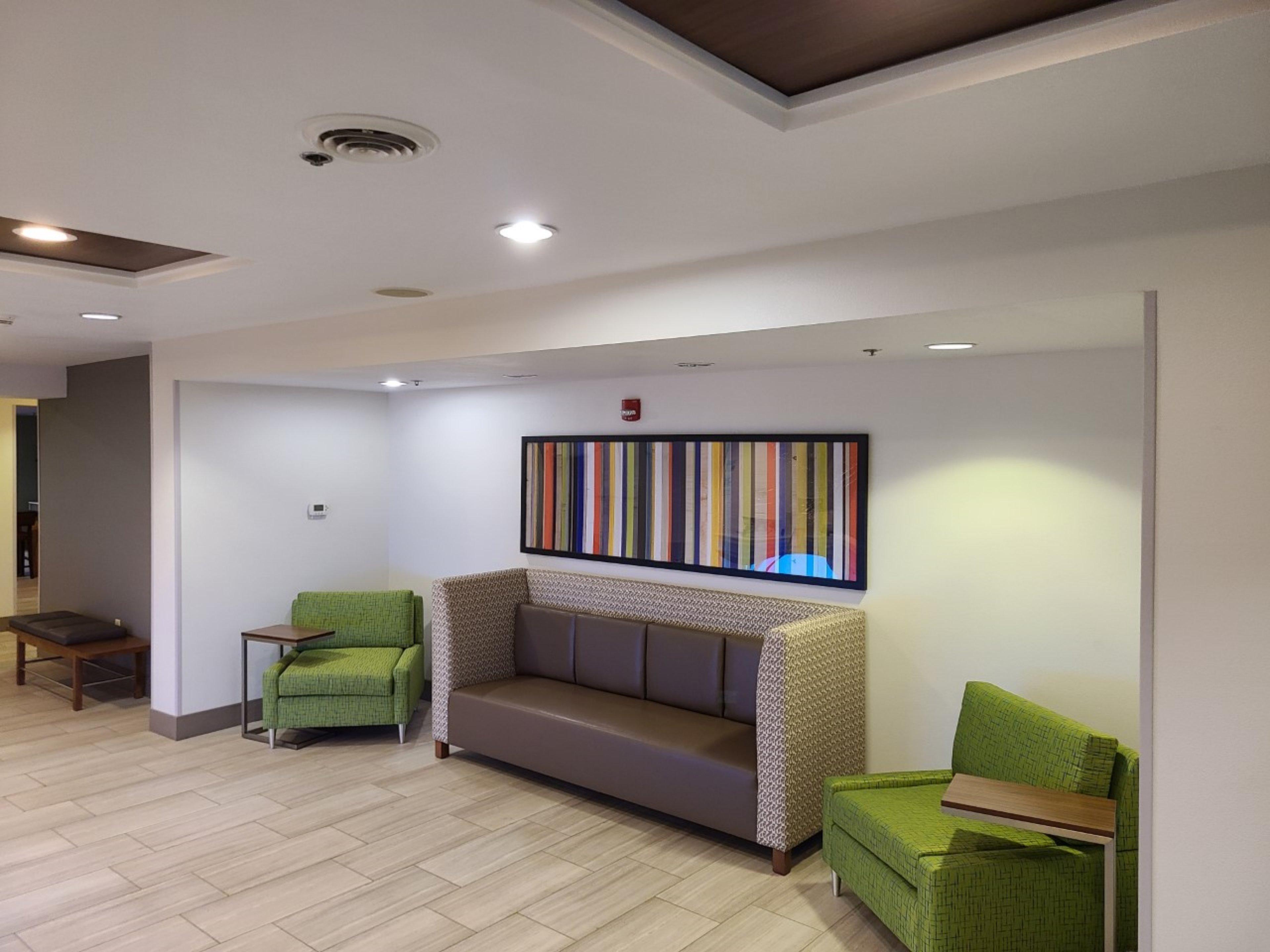 Holiday Inn Express Hotel & Suites Sheldon By Ihg Bagian luar foto