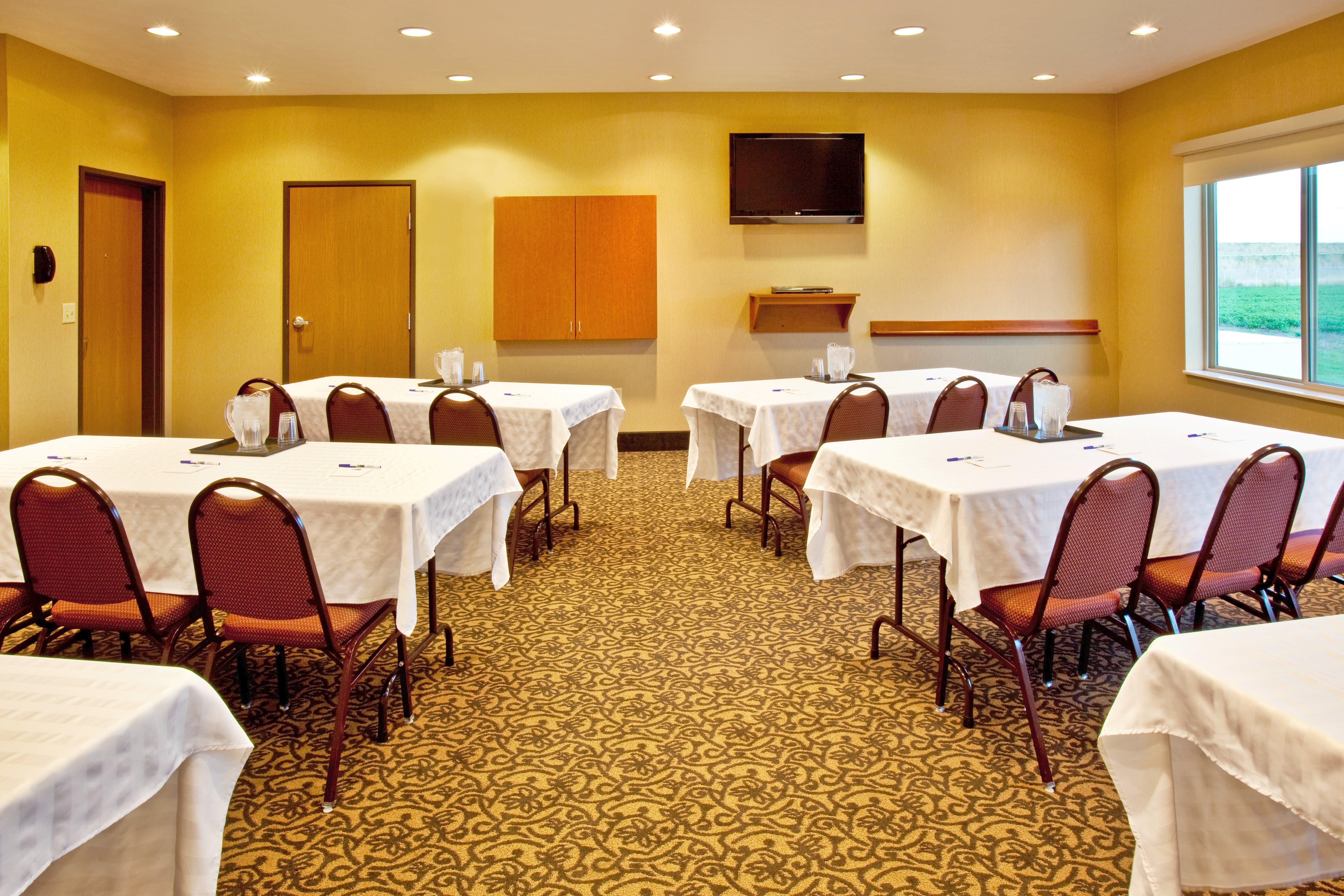 Holiday Inn Express Hotel & Suites Sheldon By Ihg Bagian luar foto