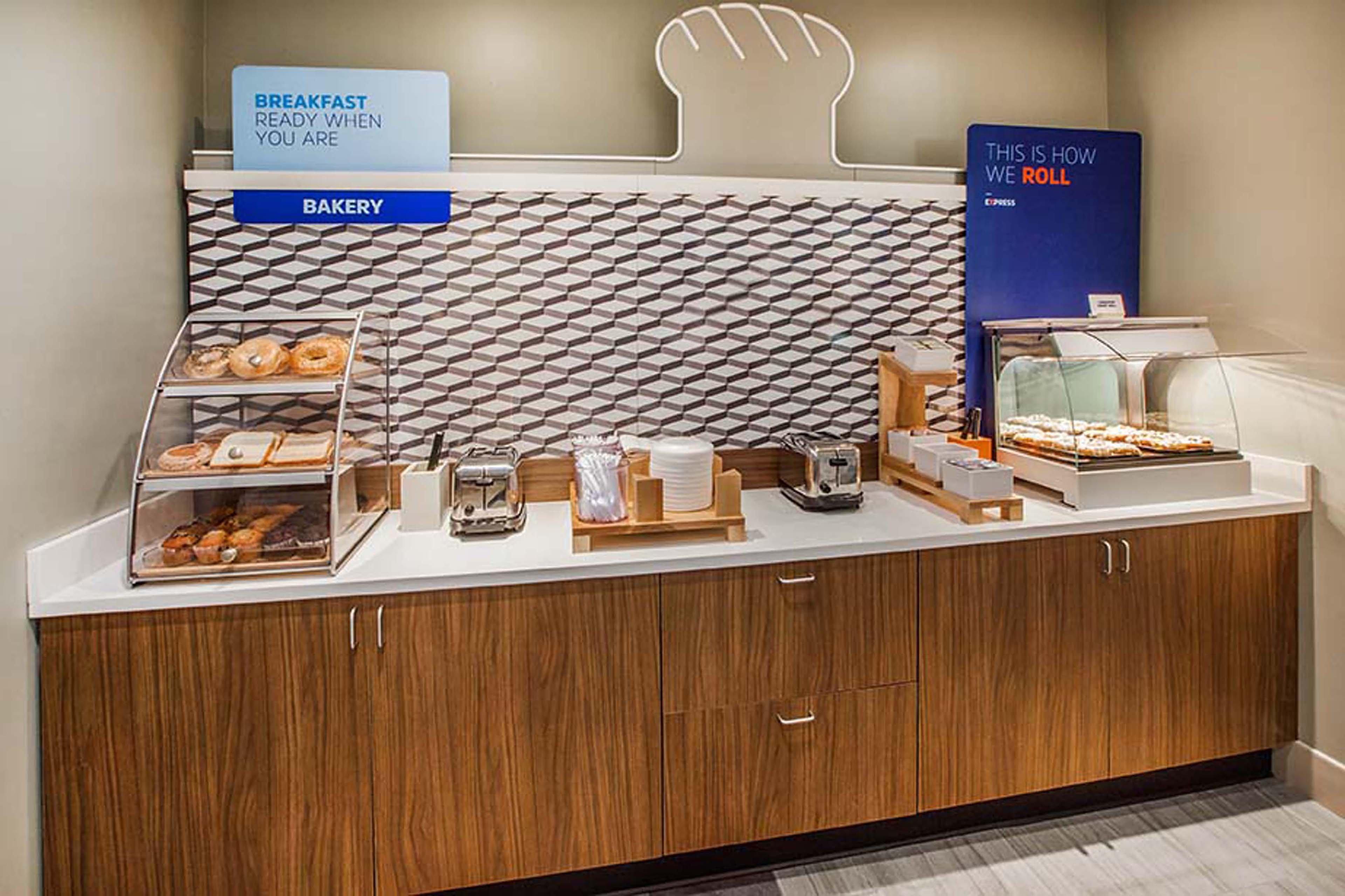 Holiday Inn Express Hotel & Suites Sheldon By Ihg Bagian luar foto